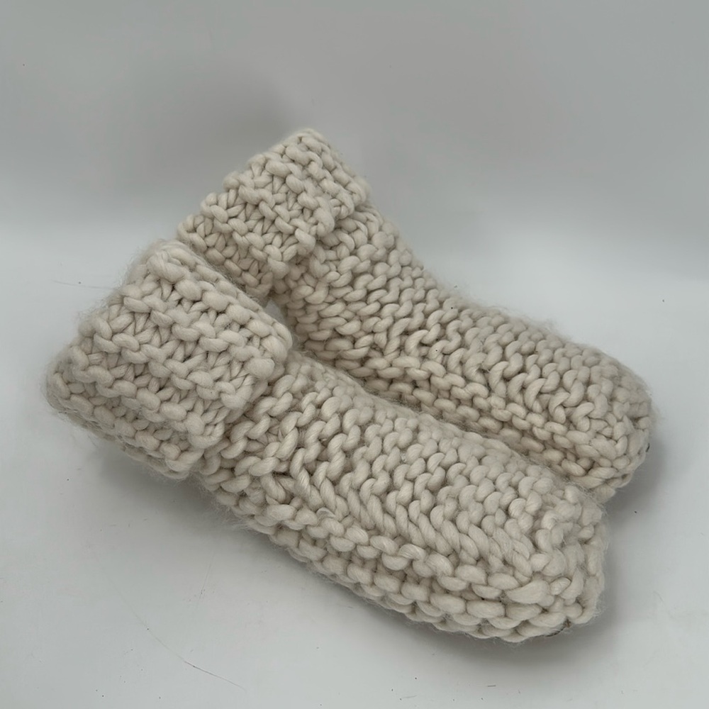 Lemon Crochet Legwear Slippers / Cable
Lined Knit Slippers size 7-8
